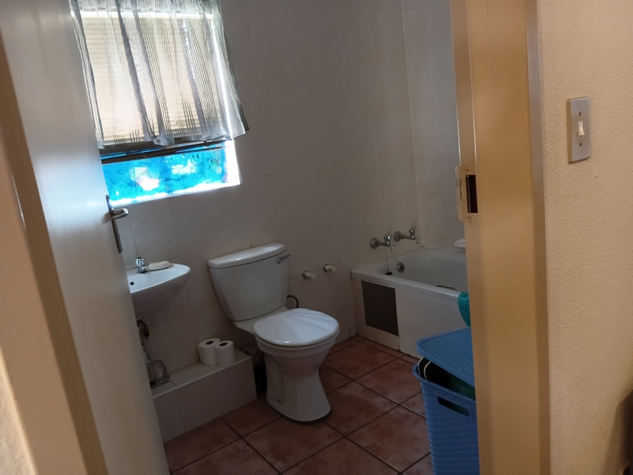 2 Bedroom Property for Sale in Kannoniers Park North West